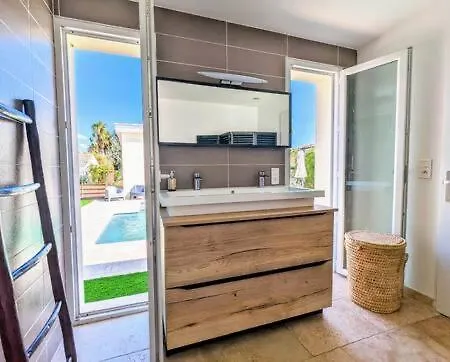 Villa T4 - Piscine - Wifi - Clim - Boulodrome - à 170m *