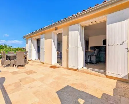 Villa T4 - Piscine - Wifi - Clim - Boulodrome - à 170m *