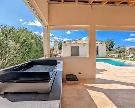 T4 - Piscine - Wifi - Clim - Boulodrome - à 170m Villa