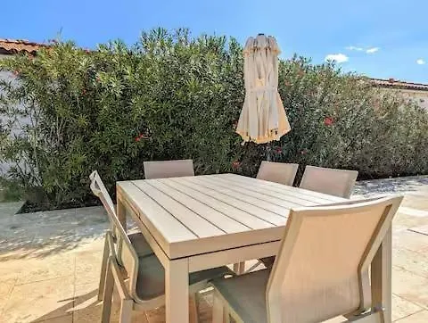 Villa T4 - Piscine - Wifi - Clim - Boulodrome - A 170m