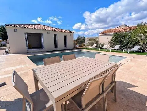 T4 - Piscine - Wifi - Clim - Boulodrome - A 170m