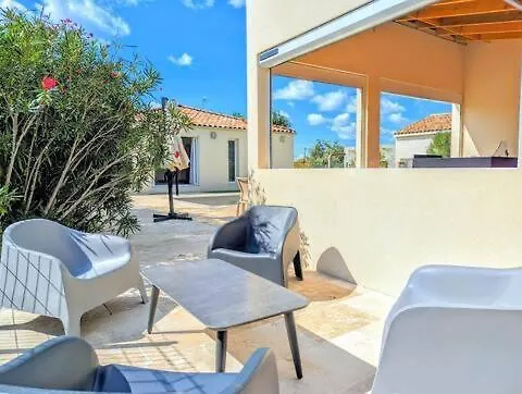Villa T4 - Piscine - Wifi - Clim - Boulodrome - A 170m Le Grau-dʼAgde