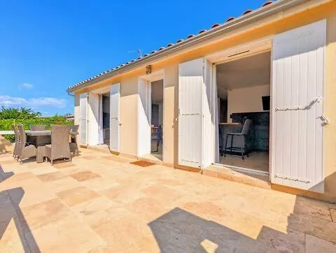 Villa T4 - Piscine - Wifi - Clim - Boulodrome - A 170m *